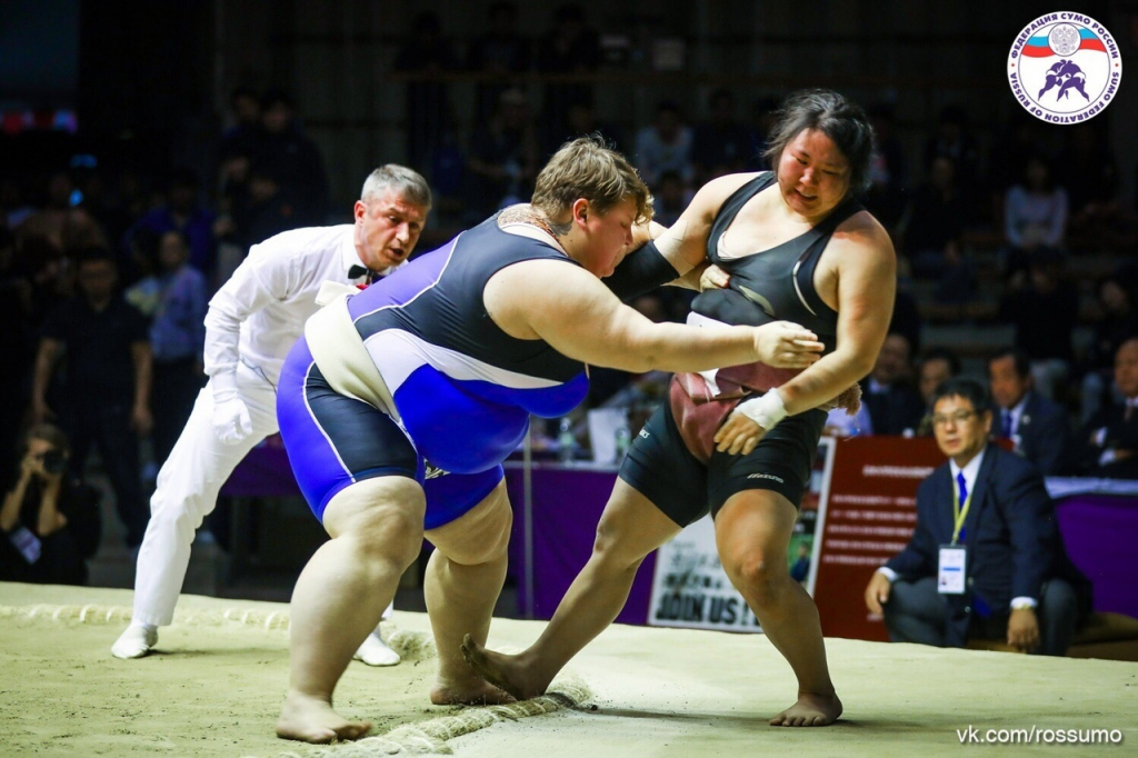 чемпионат по сумо среди женщин 13 октября