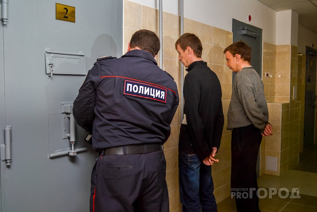 Дзержинские полицейские задержали двух мужчин с наркотиками