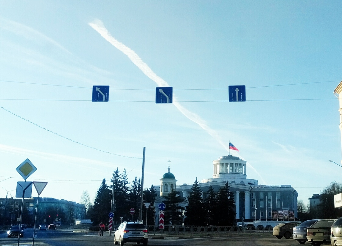 Дзержинск - город дорожного движения: на улице Ленина установили светофор и знаки
