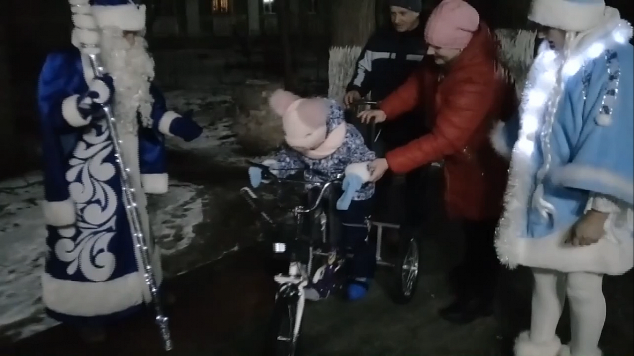 Мечты сбываются: девочке из Дзержинска подарили уникальный велосипед