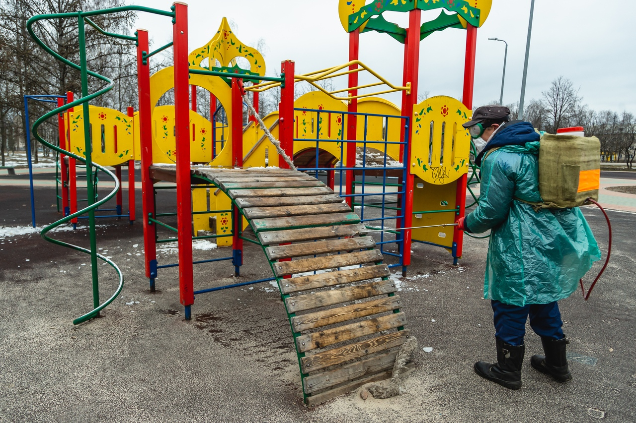 В Дзержинске приступили к дезинфекции парков и детских площадок