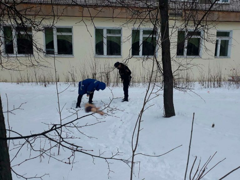 Труп полуобнаженного мужчины нашли в Дзержинске