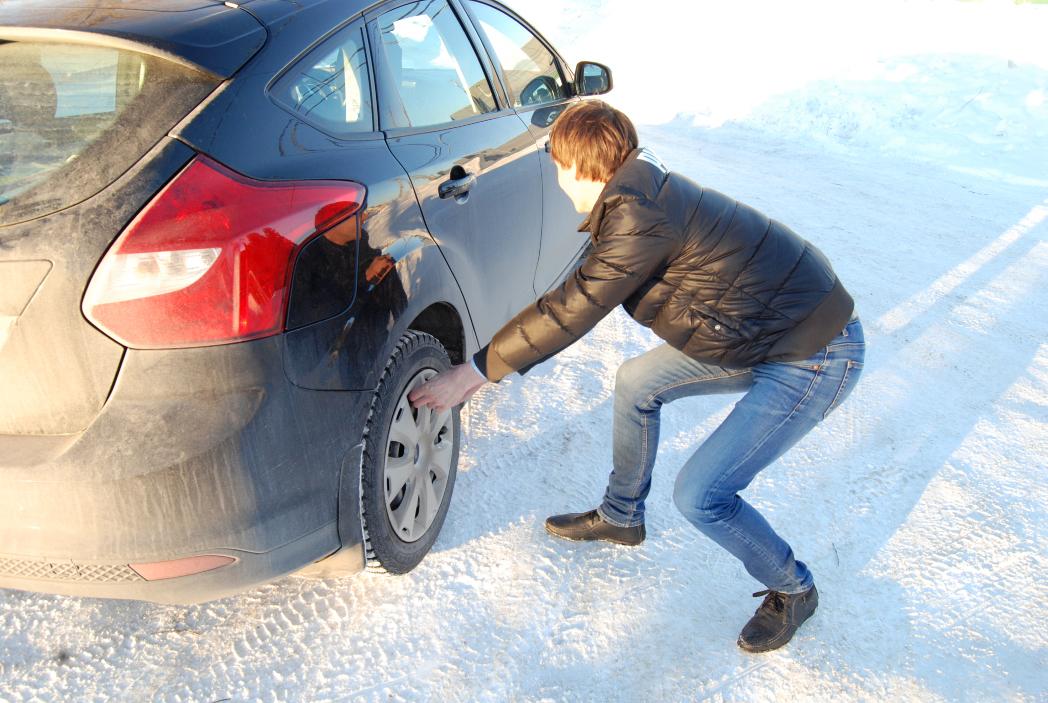 Из машины водителя из Татарстана украли колесо в Дзержинске