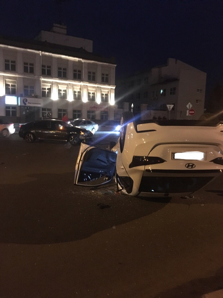 Автомобиль перевернулся на крышу в Дзержинске (ФОТО) и (ВИДЕО)