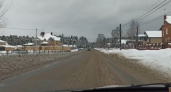 Протечка в колодце угрожает безопасности дорожного движения в Дзержинске