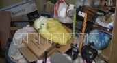 Синдром Плюшкина перешел рамки: соседка по коммунальной квартире превратила комнату в свалку