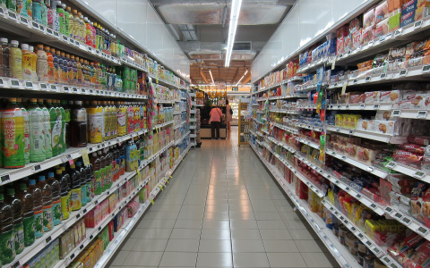 Магазины и торговые центры Дзержинска перешли на пропускной режим