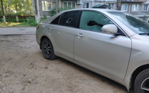 Журналисту из Дзержинска выбили стекла в машине
