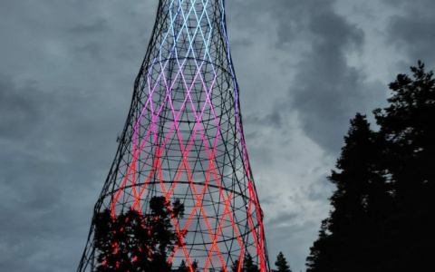 На Шуховской башне в Дзержинске появилась разноцветная подсветка(видео)