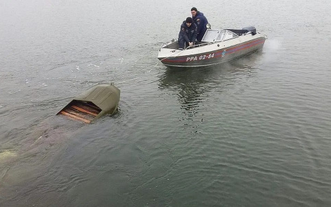 Лодка с тремя мужчинами затонула в Заволжье