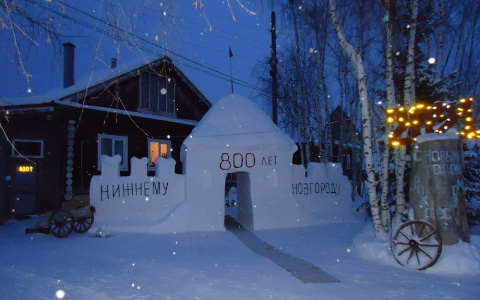 Житель Нижегородской области построил у своего дома кремлевскую стену